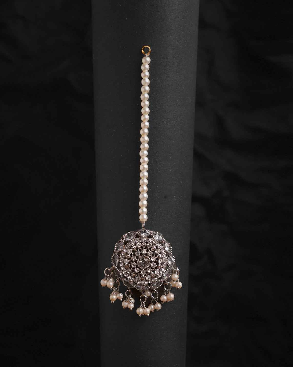 Glamourous Bindiya