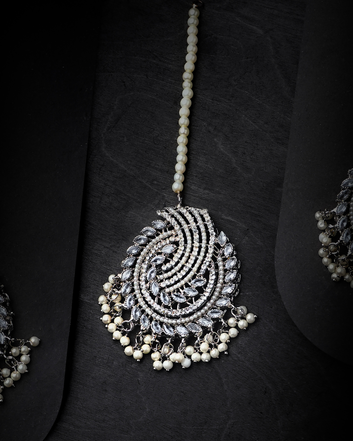 Glimmering Earrings Bindiya