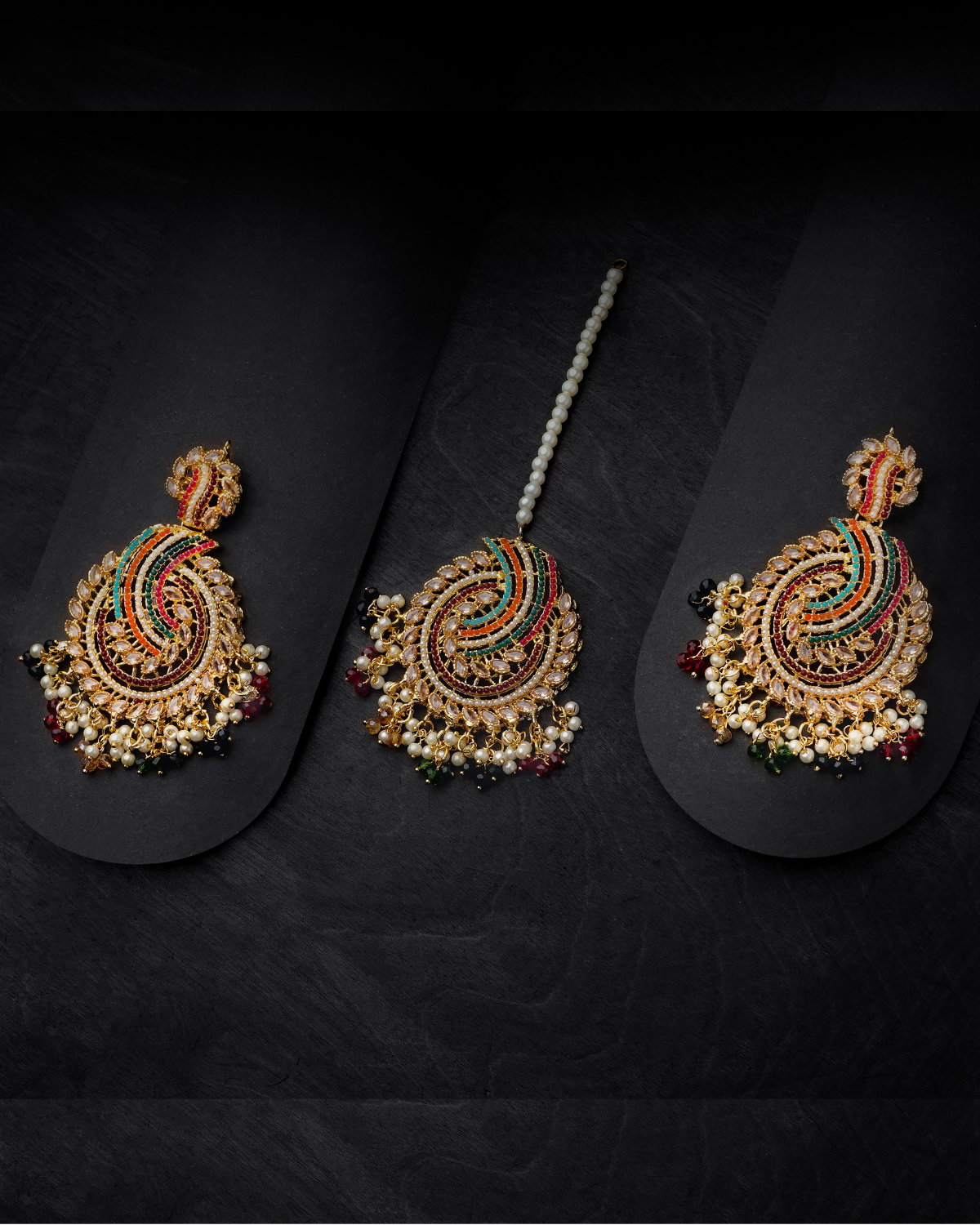 Glimmering Earrings Bindiya