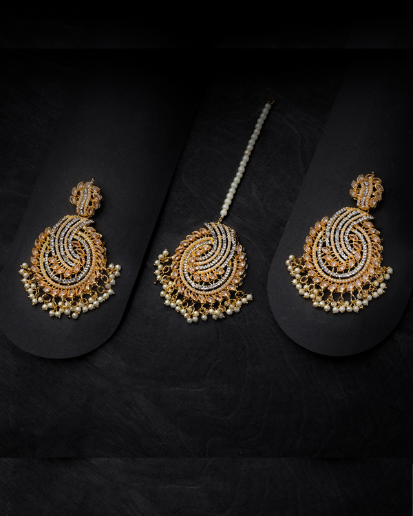Glimmering Earrings Bindiya