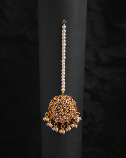 Glamourous Bindiya