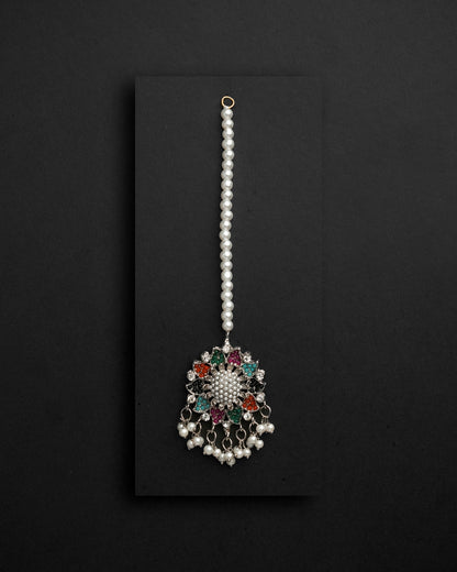 Zeenat Signature Bindiya