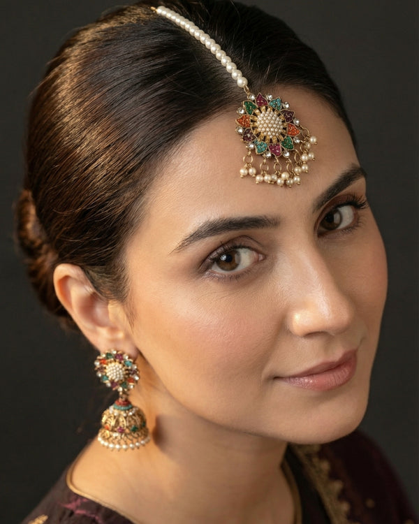 Zeenat Signature Bindiya