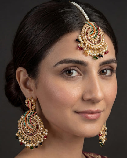 Glimmering Earrings Bindiya