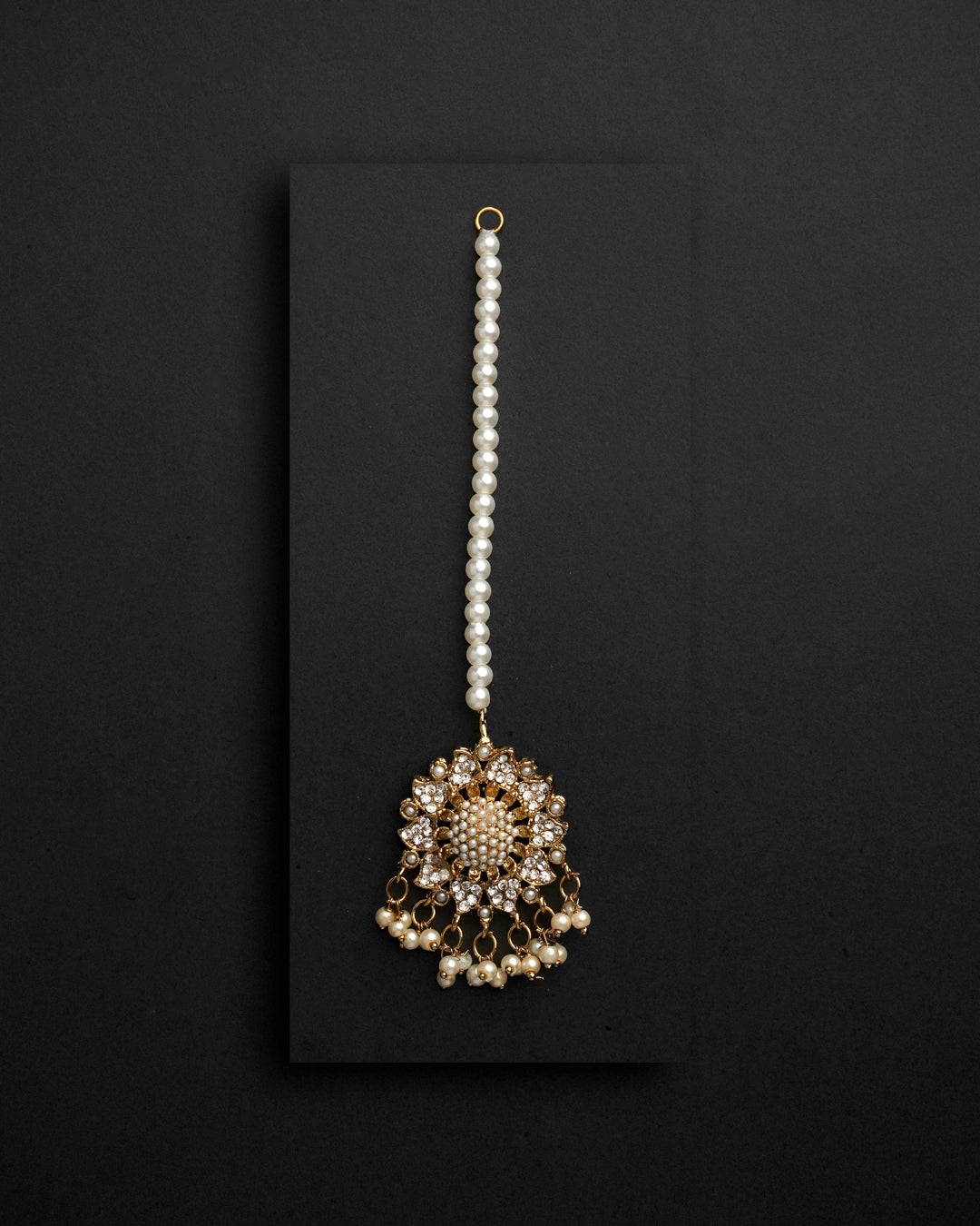 Zeenat Signature Bindiya