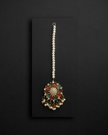 Zeenat Signature Bindiya
