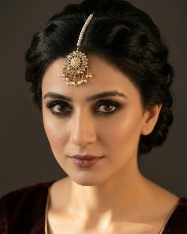 Zeenat Signature Bindiya