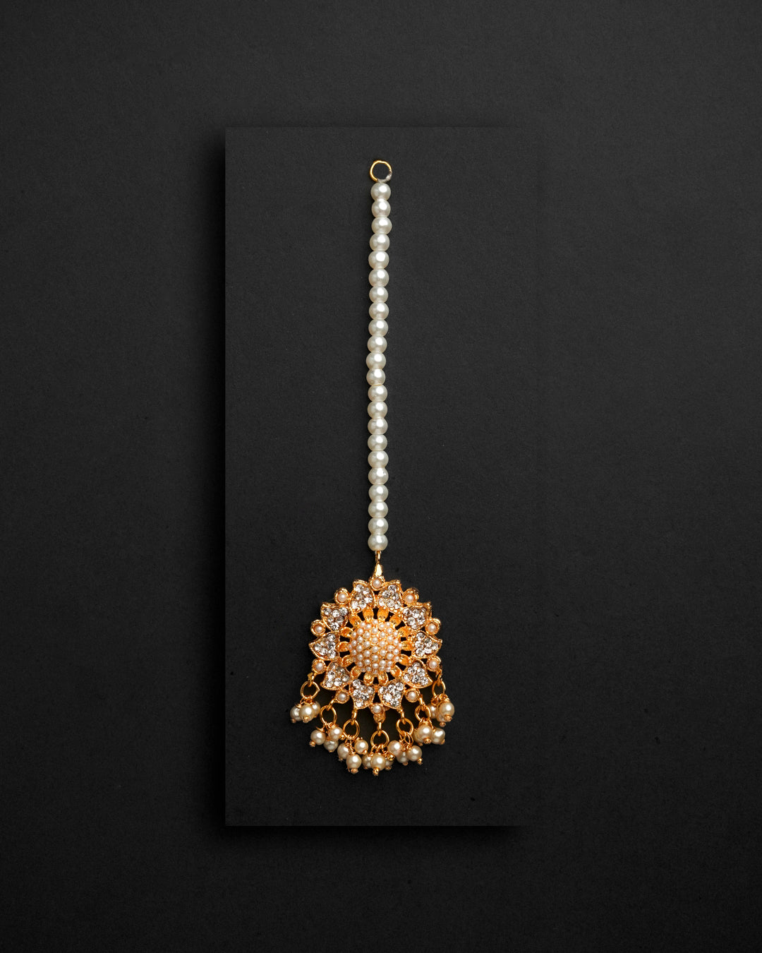 Zeenat Signature Bindiya