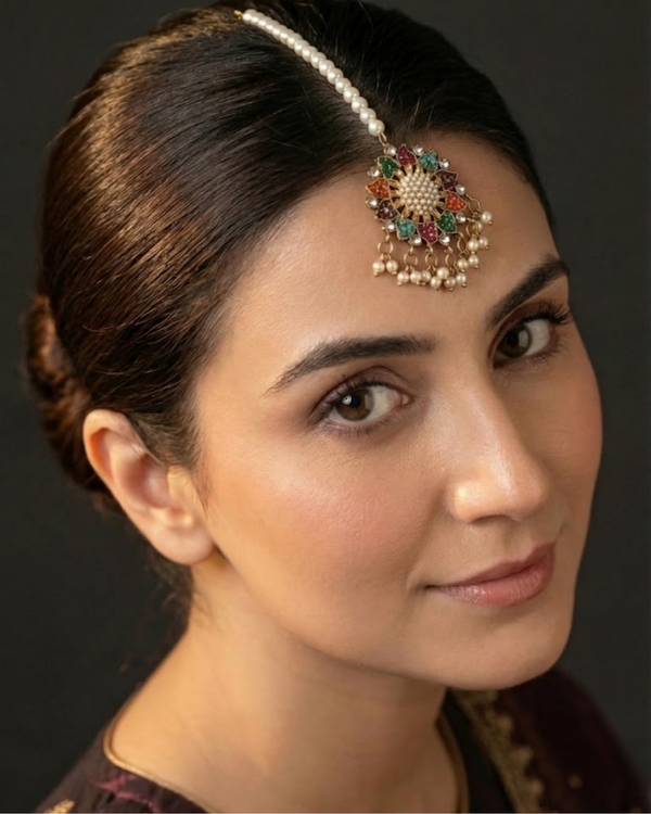 Zeenat Signature Bindiya