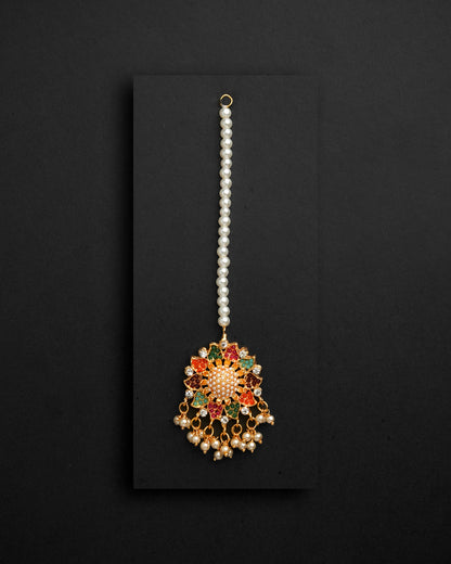 Zeenat Signature Bindiya