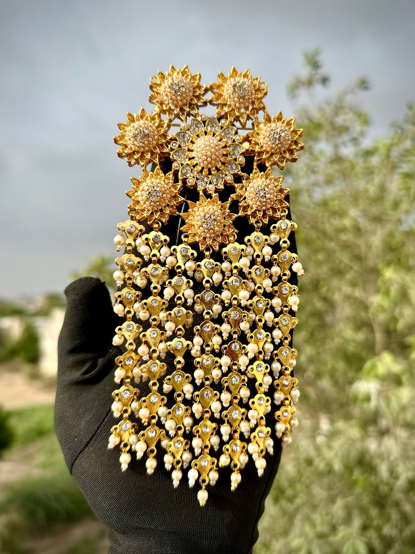 Trendy Shaahi Sees Phool Headpiece