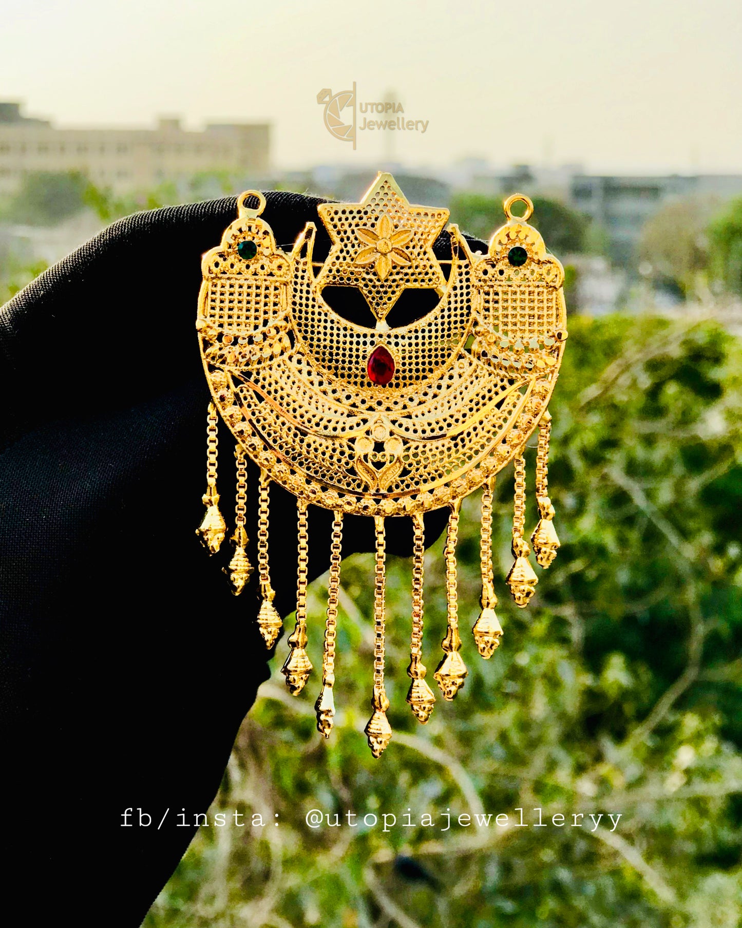 Chaand Tasni | Brooch | Traditional